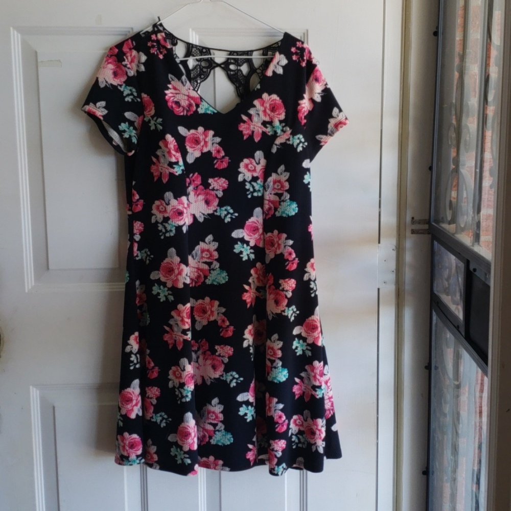 Floral dress with slightly open back
